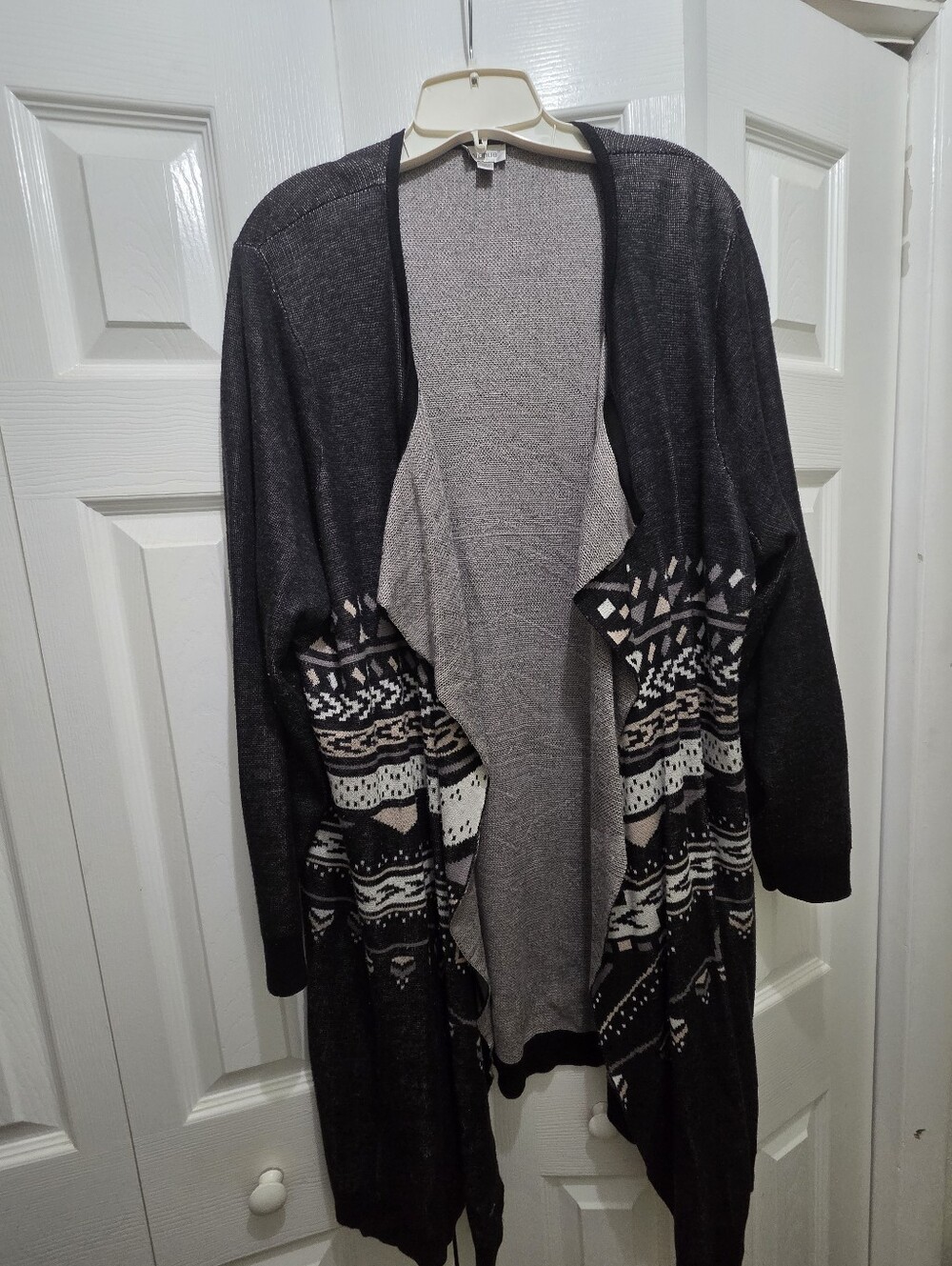 Avenue 2X Charcoal & Cream Patterned Women's Cardigan Sweater